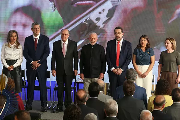 Em posse, Boulos pede silêncio por vítimas no RJ e diz não falar com quem ataca a democracia